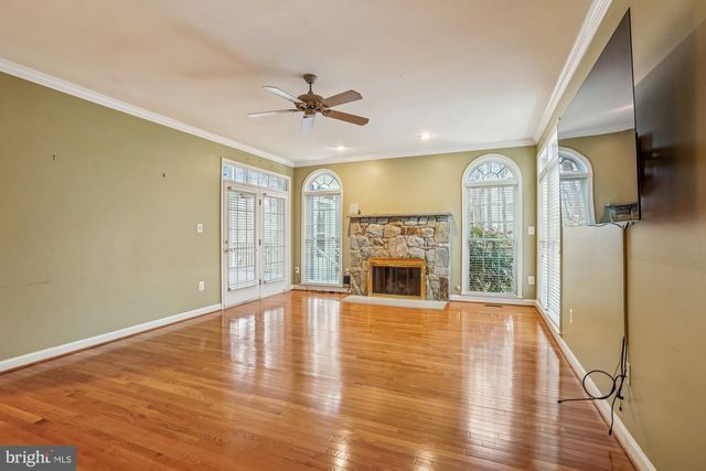 20338 CLIFTONS POINT ST, Potomac Falls, VA 20165