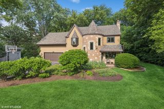 5525 Lee Avenue, Downers Grove, IL 60515