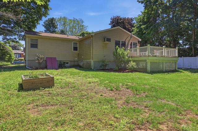 14 Hemlock Drive, Medway, MA 02053