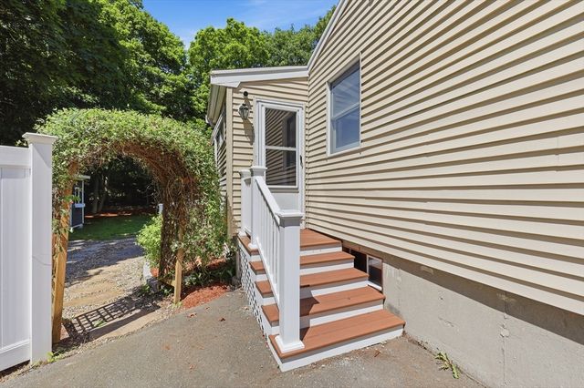 14 Hemlock Drive, Medway, MA 02053