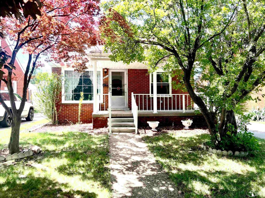 9716 Quandt Street, Allen Park, MI 48101