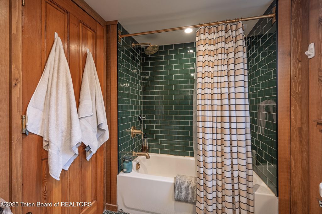 360 E PEARL Avenue, Jackson, WY 83001 photo 10