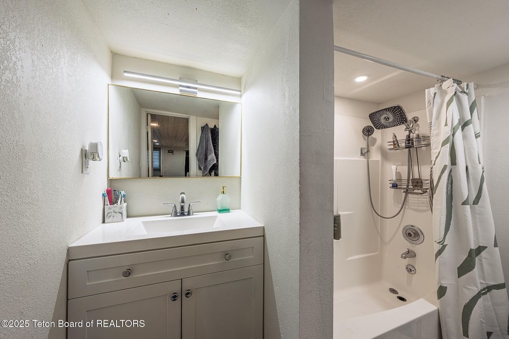 360 E PEARL Avenue, Jackson, WY 83001 photo 16