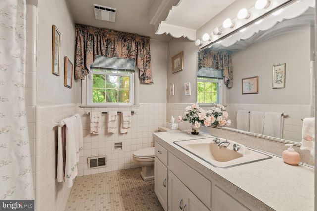 1508 SWEET BRIAR RD, Gladwyne, PA 19035