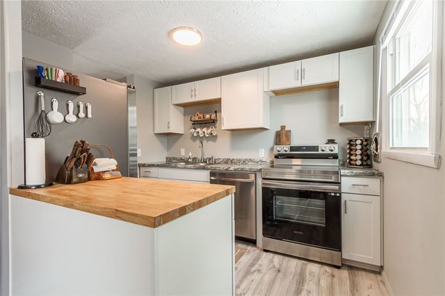 1616 Wheatstone Drive, Farmington, NY 14425