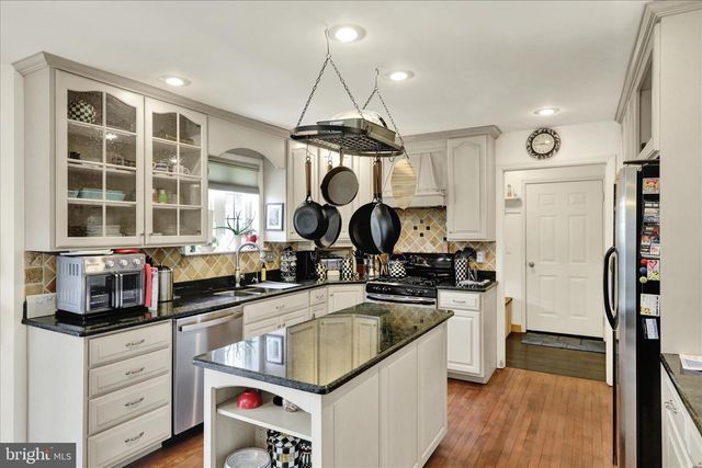 74 MUSEUM RD, Reading, PA 19607