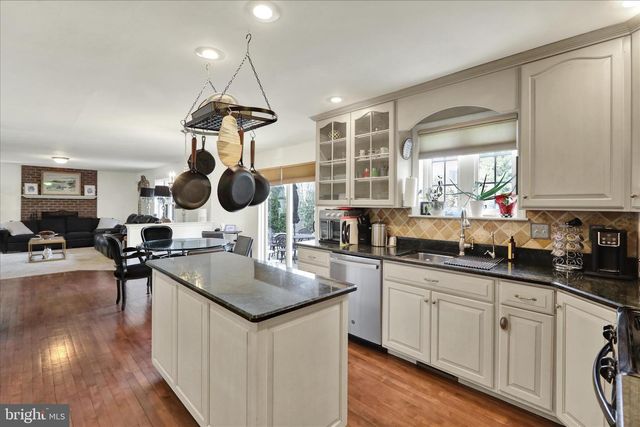 74 MUSEUM RD, Reading, PA 19607