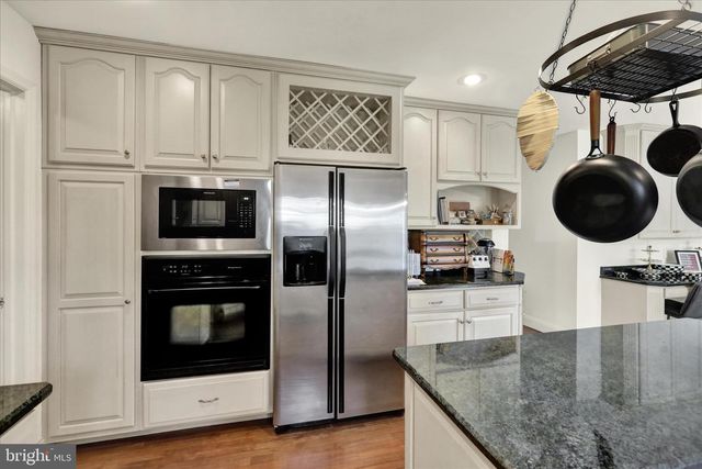 74 MUSEUM RD, Reading, PA 19607