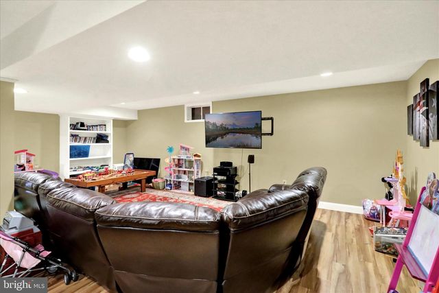 74 MUSEUM RD, Reading, PA 19607