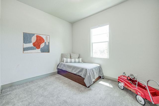 819 Pinnacle Drive W, Madera, CA 93636