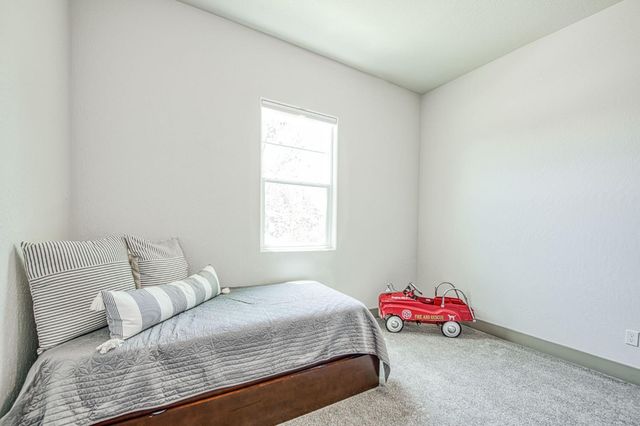819 Pinnacle Drive W, Madera, CA 93636