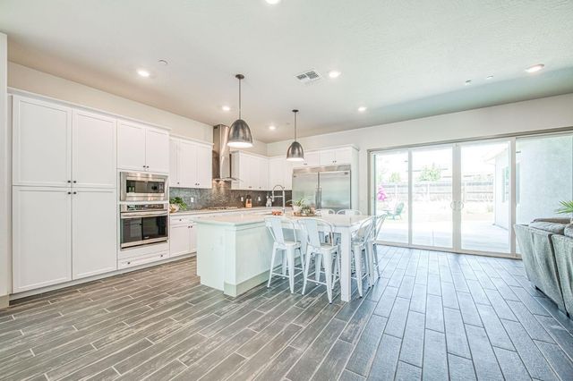 819 Pinnacle Drive W, Madera, CA 93636