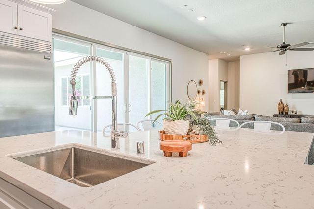819 Pinnacle Drive W, Madera, CA 93636
