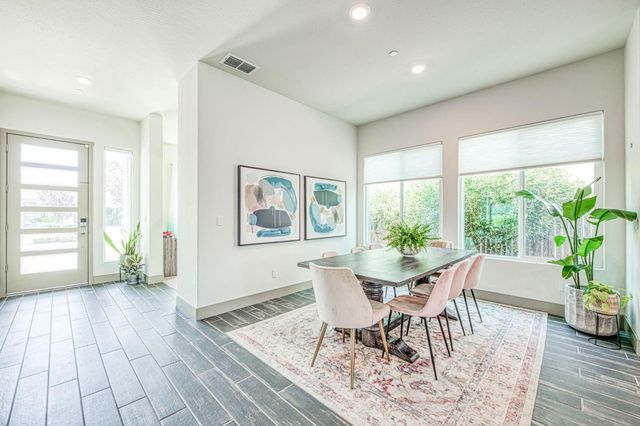 819 Pinnacle Drive W, Madera, CA 93636
