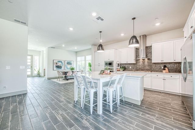 819 Pinnacle Drive W, Madera, CA 93636