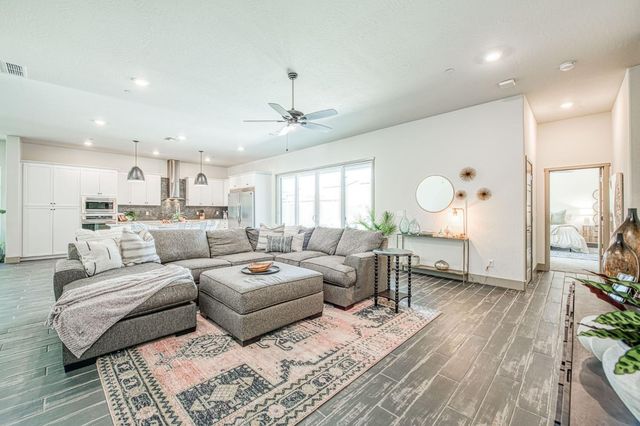 819 Pinnacle Drive W, Madera, CA 93636