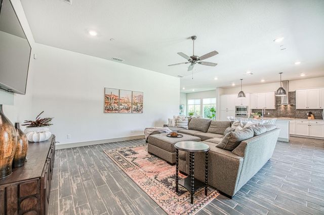 819 Pinnacle Drive W, Madera, CA 93636