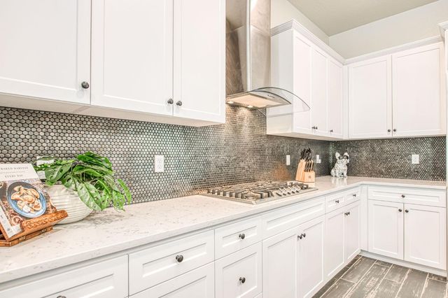 819 Pinnacle Drive W, Madera, CA 93636