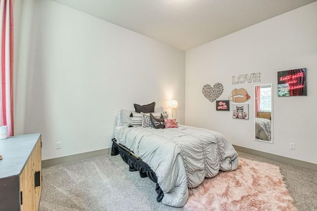 819 Pinnacle Drive W, Madera, CA 93636