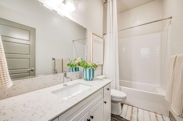 819 Pinnacle Drive W, Madera, CA 93636