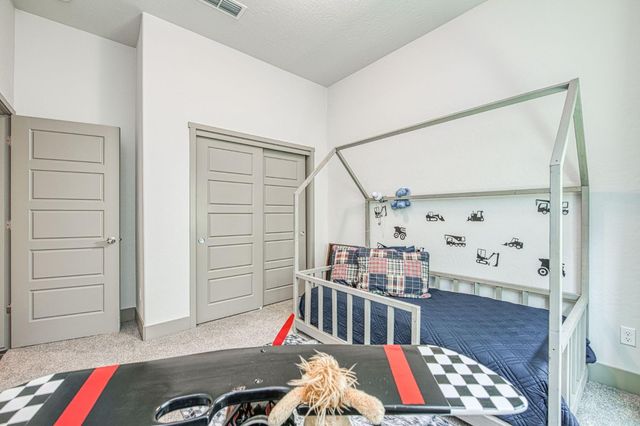 819 Pinnacle Drive W, Madera, CA 93636