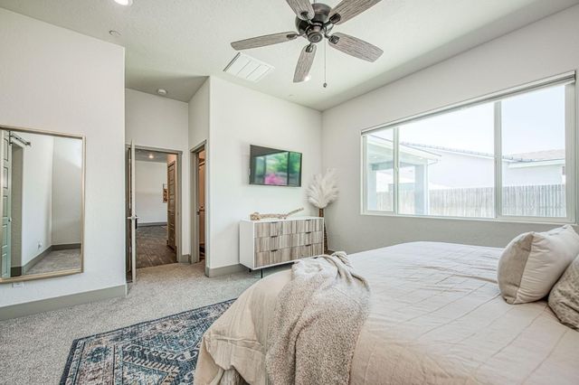 819 Pinnacle Drive W, Madera, CA 93636