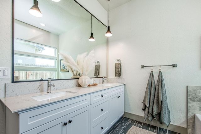 819 Pinnacle Drive W, Madera, CA 93636