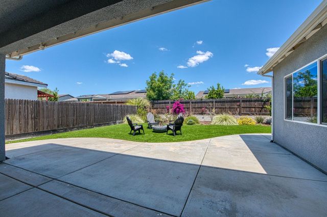 819 Pinnacle Drive W, Madera, CA 93636