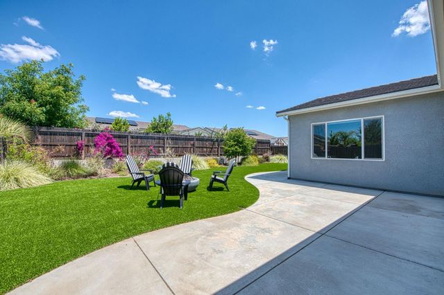 819 Pinnacle Drive W, Madera, CA 93636