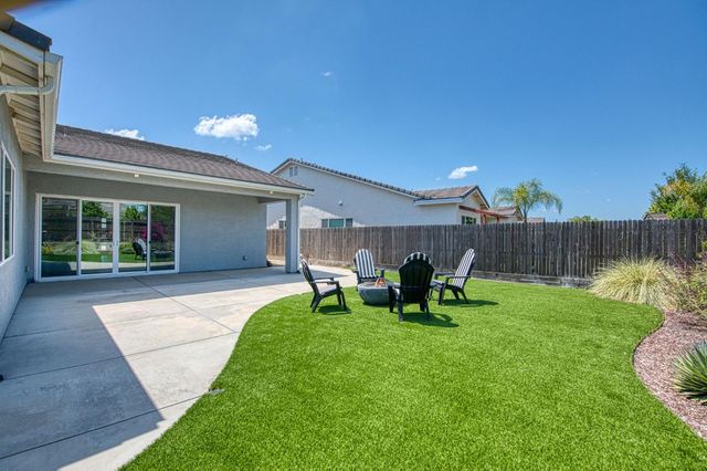 819 Pinnacle Drive W, Madera, CA 93636