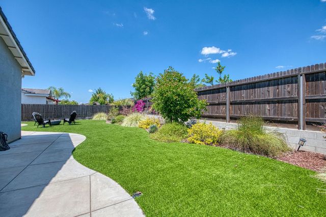 819 Pinnacle Drive W, Madera, CA 93636
