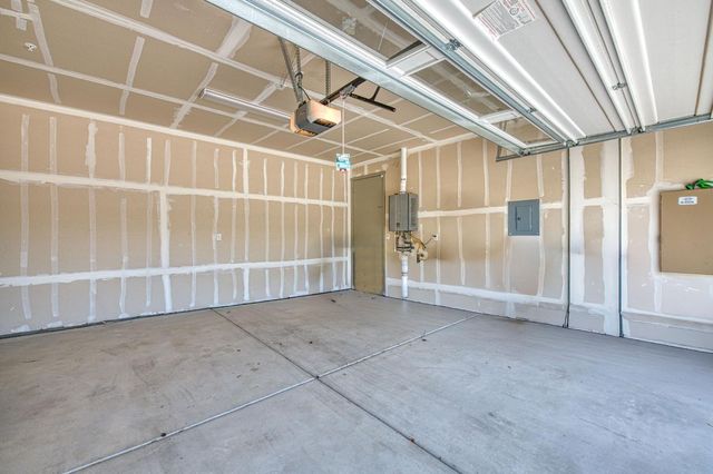 819 Pinnacle Drive W, Madera, CA 93636