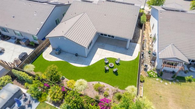 819 Pinnacle Drive W, Madera, CA 93636