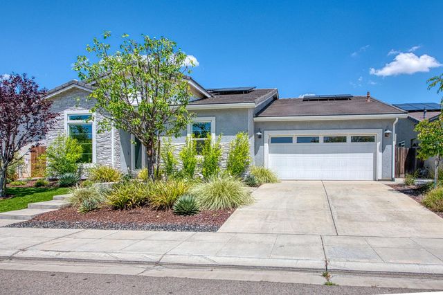 819 Pinnacle Drive W, Madera, CA 93636