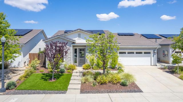 819 Pinnacle Drive W, Madera, CA 93636