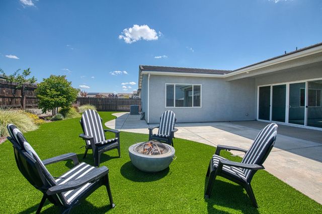 819 Pinnacle Drive W, Madera, CA 93636
