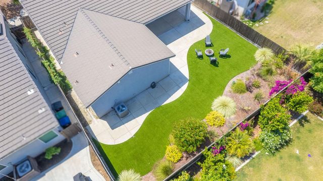 819 Pinnacle Drive W, Madera, CA 93636