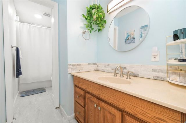 200 SW 20th Terrace, Oak Grove, MO 64075