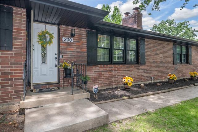 200 SW 20th Terrace, Oak Grove, MO 64075