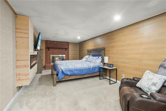 200 SW 20th Terrace, Oak Grove, MO 64075