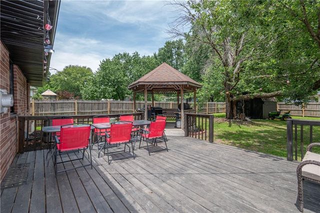 200 SW 20th Terrace, Oak Grove, MO 64075
