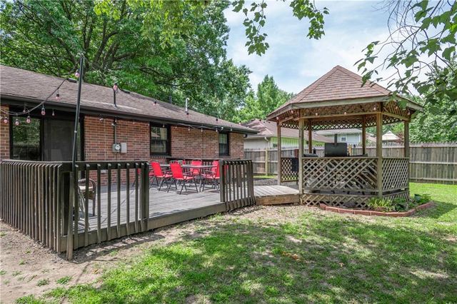 200 SW 20th Terrace, Oak Grove, MO 64075