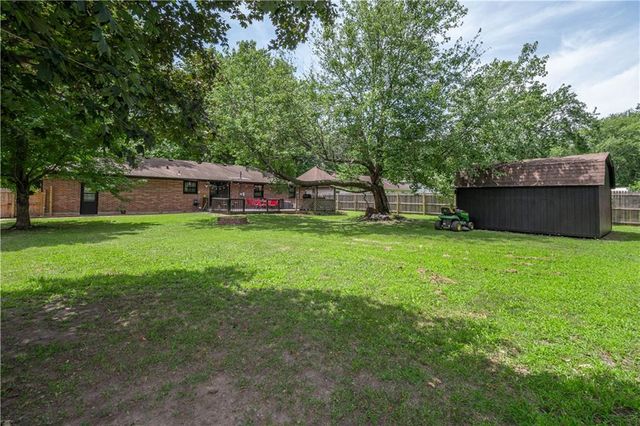 200 SW 20th Terrace, Oak Grove, MO 64075