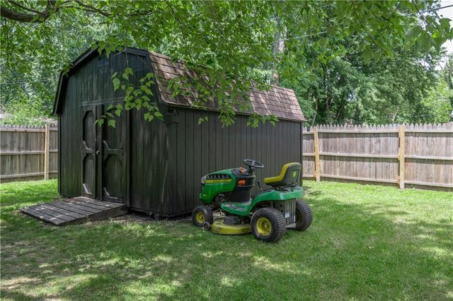 200 SW 20th Terrace, Oak Grove, MO 64075