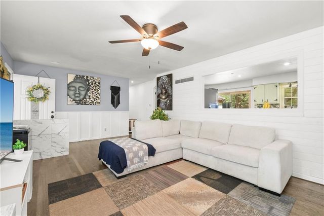 200 SW 20th Terrace, Oak Grove, MO 64075