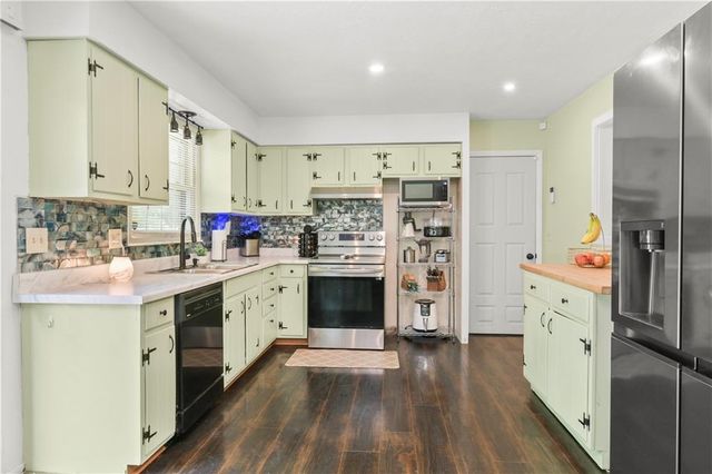 200 SW 20th Terrace, Oak Grove, MO 64075