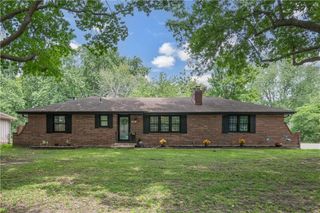 200 SW 20th Terrace, Oak Grove, MO 64075