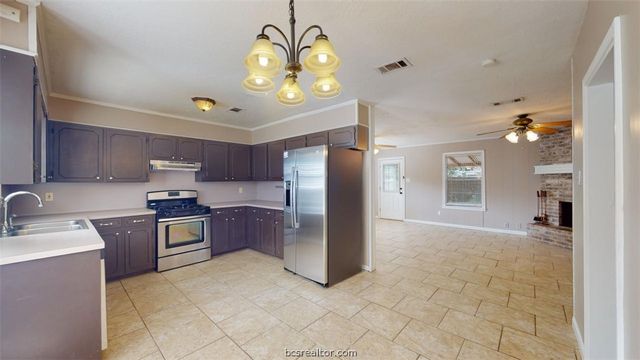 3004 Longleaf Drive, College Station, TX 77845