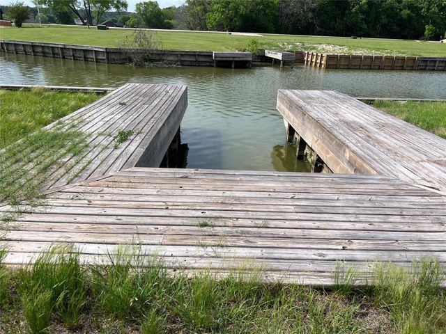 160 Wildwood Lake Drive N, Huntsville, TX 77340