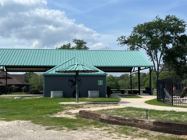 160 Wildwood Lake Drive N, Huntsville, TX 77340